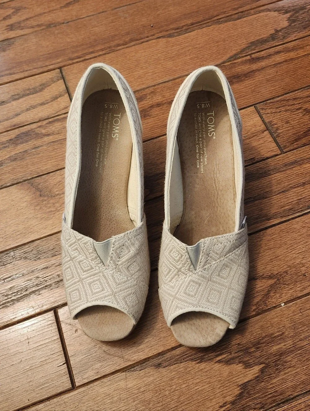 TOMS Stella Open Toe Wedge Shoes Women's Sz US 8.5 Beige Diamond Pattern Slip On